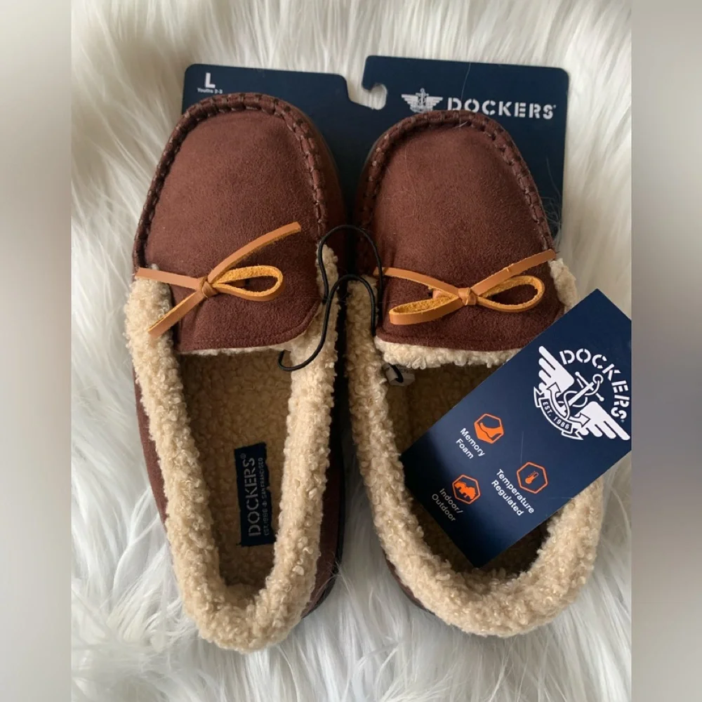 DOCKERS kids youth boys fleece lined brown slippers NWT in size Large (2-3)